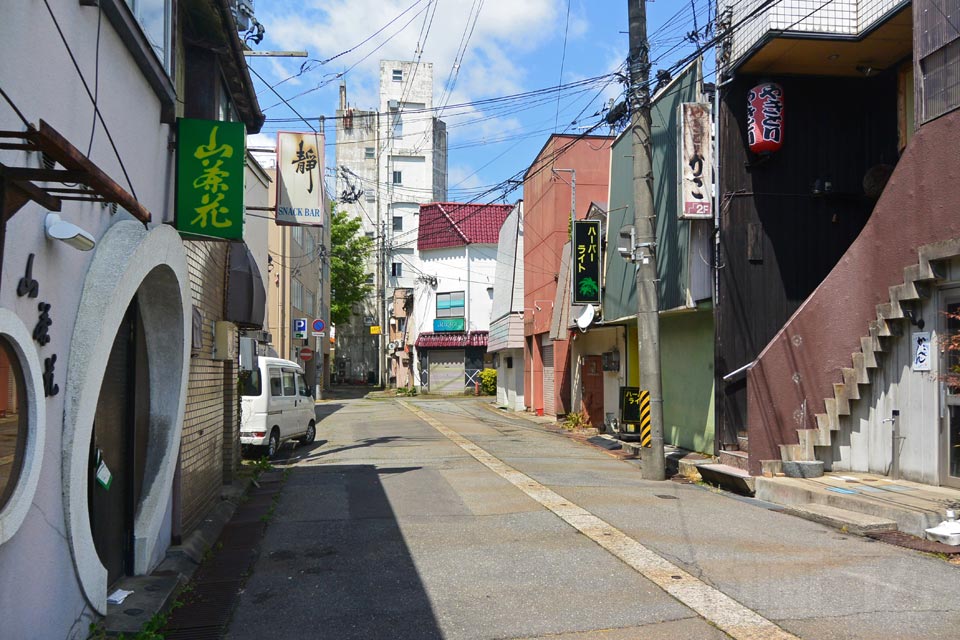 鶴岡市本町