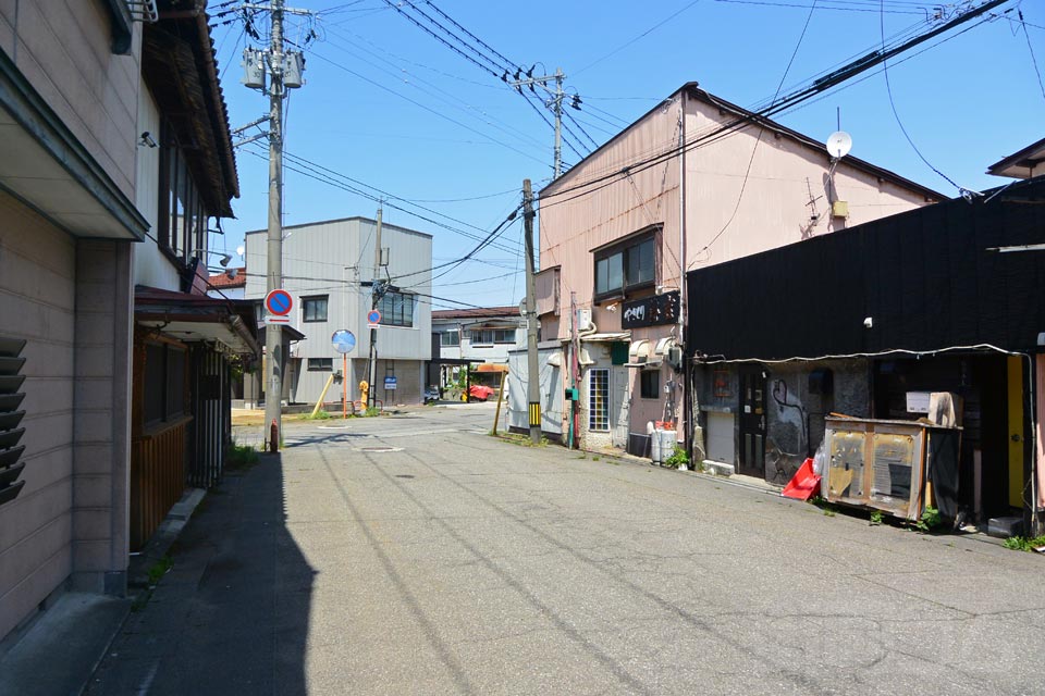 鶴岡市末広町