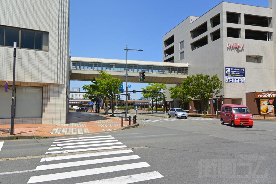 JR鶴岡駅前