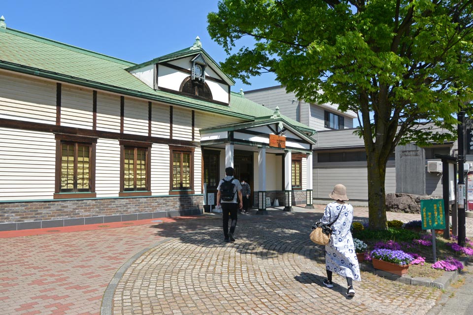 JR七日町駅前