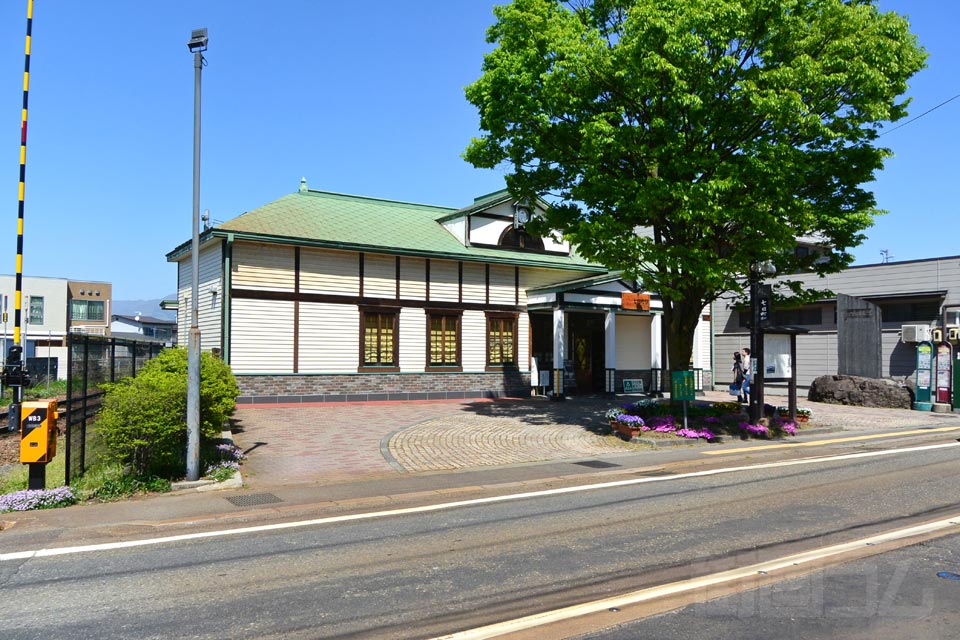 JR七日町駅前