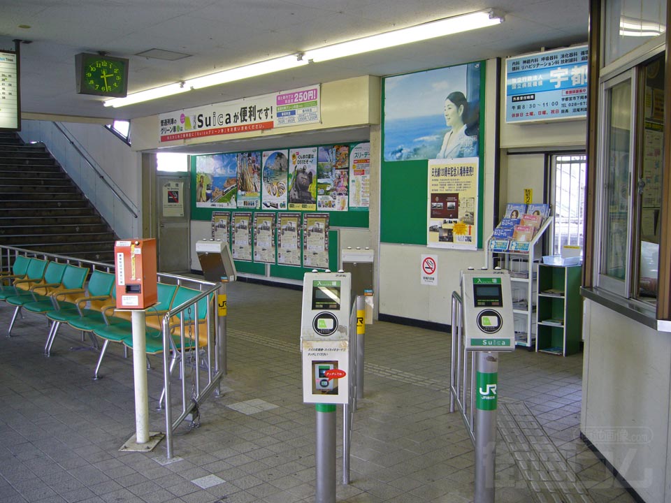 JR岡本駅改札口