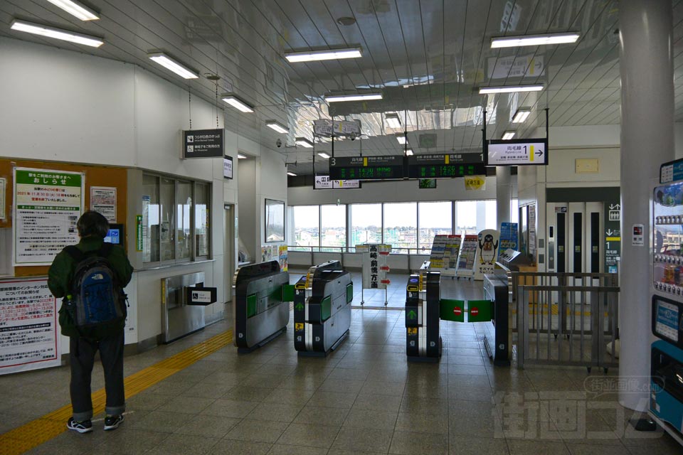 JR駒形駅改札口