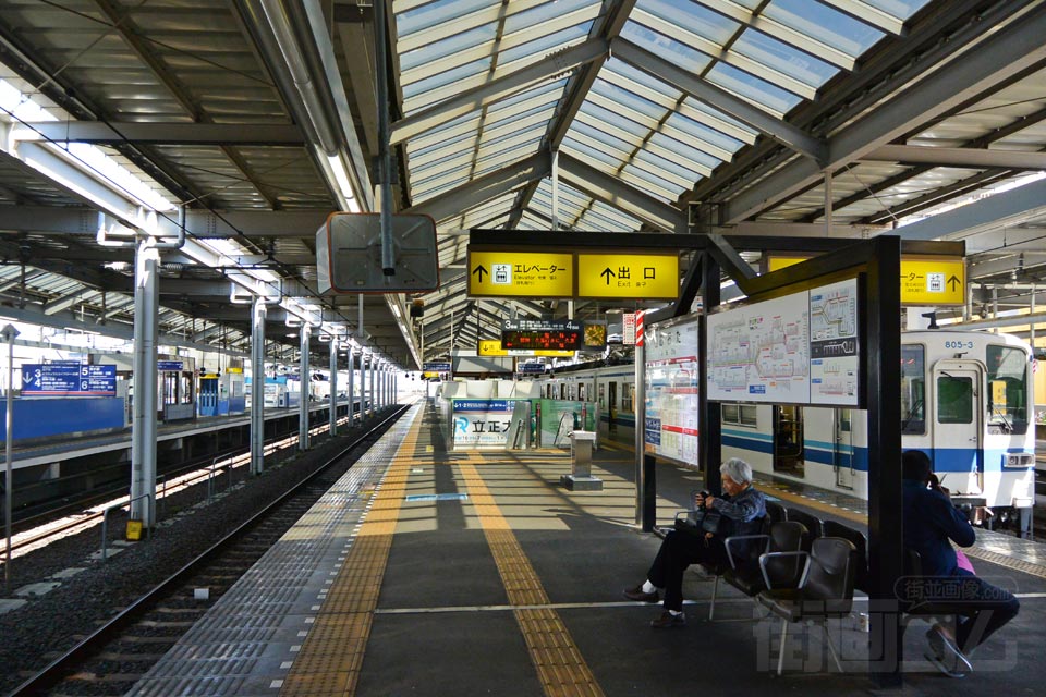 東武太田駅ホーム(東武伊勢崎線)