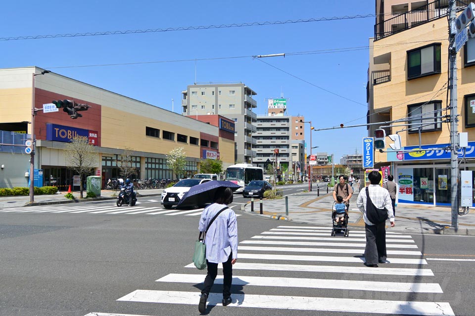朝霞駅南口交差点