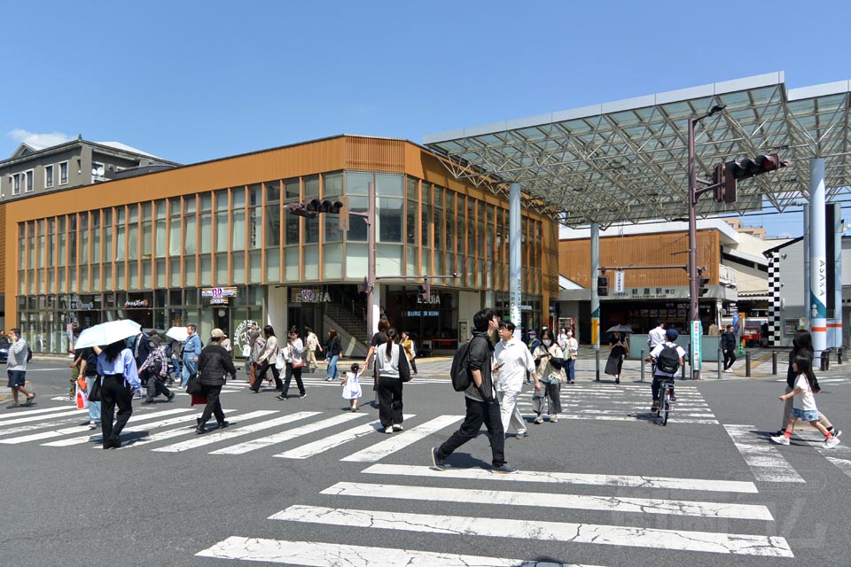 朝霞駅南口スクランブル交差点