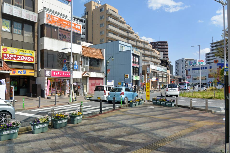 東武朝霞駅東口前