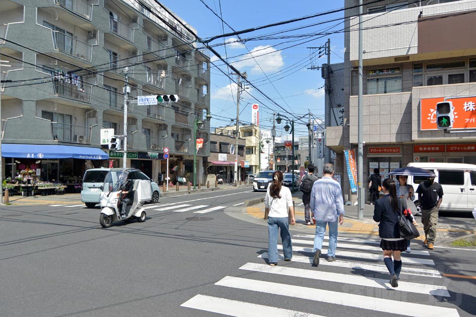 朝霞駅東口（北）交差点