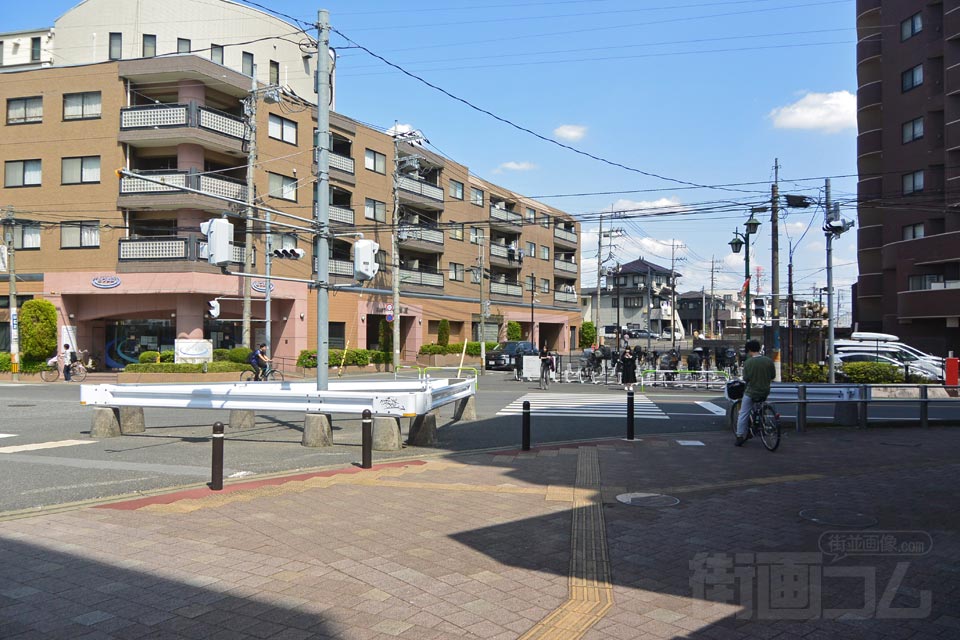 朝霞駅東口入口交差点
