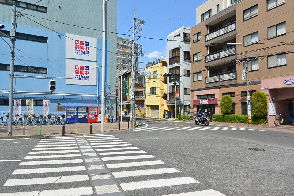 朝霞駅東口入口交差点