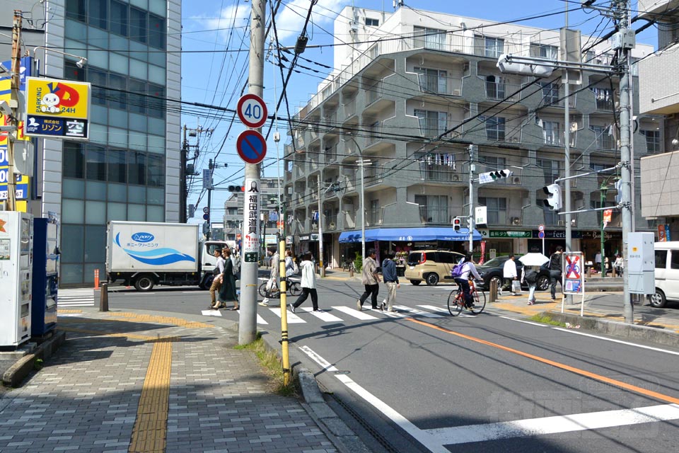 朝霞駅東口（北）交差点