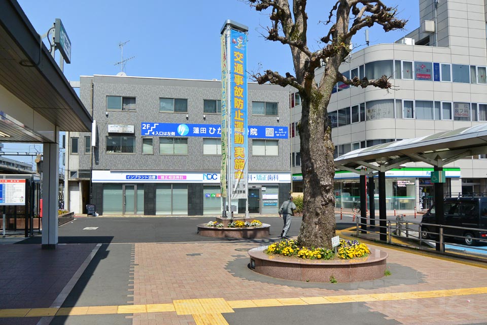 JR蓮田駅東口前