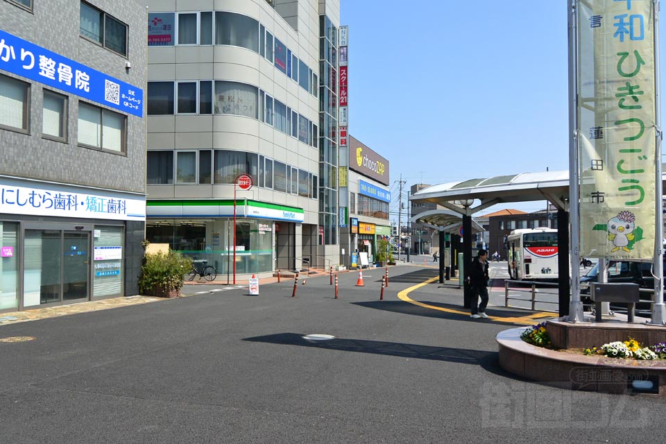 JR蓮田駅東口前