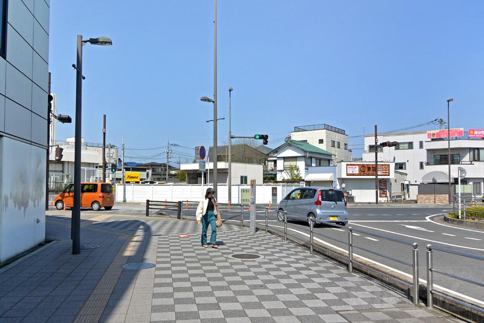 JR蓮田駅西口前