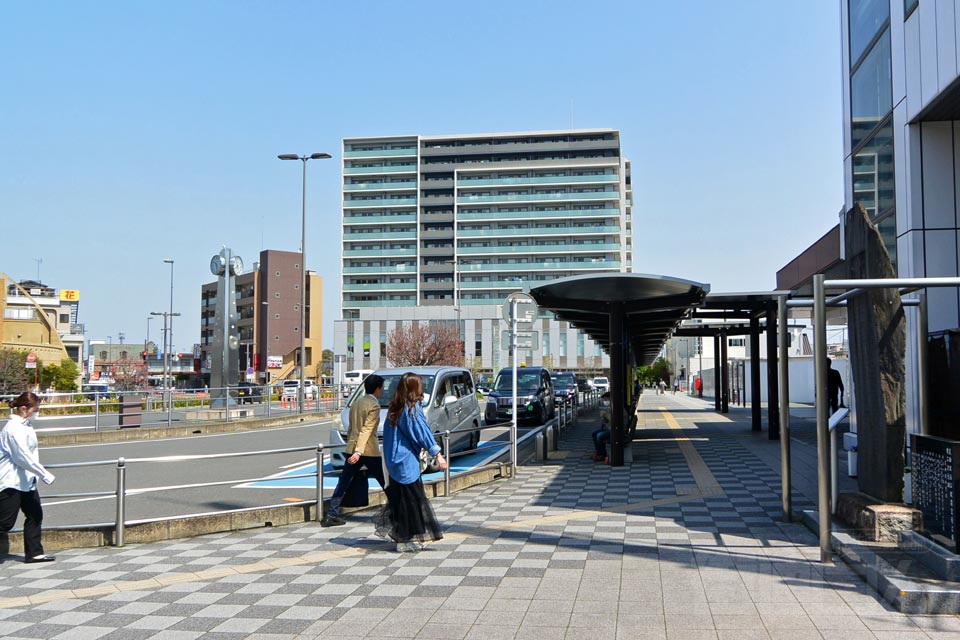 JR蓮田駅西口前