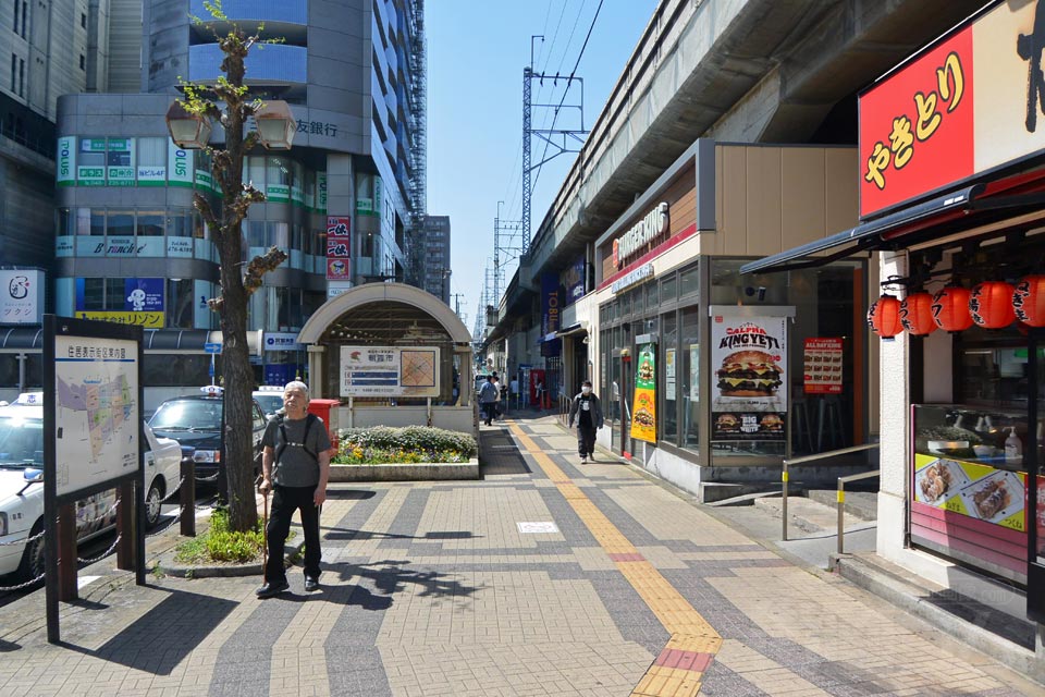 東武朝霞台駅南口前