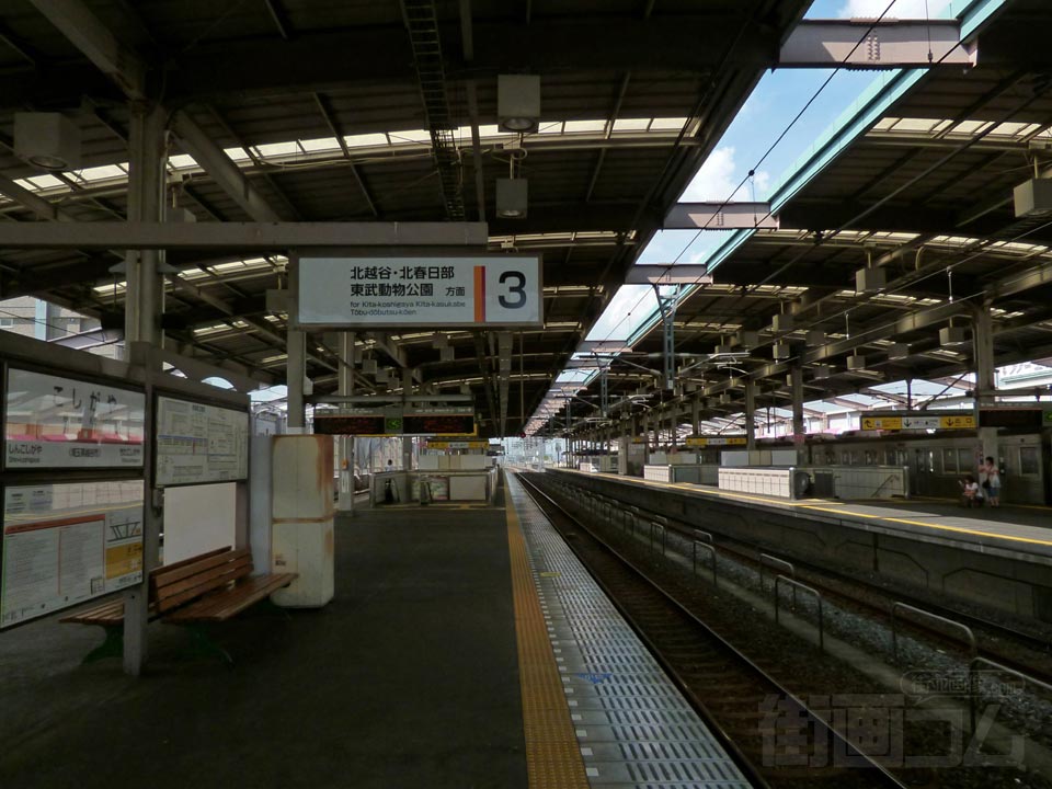 東武越谷駅ホーム(東武伊勢崎線)