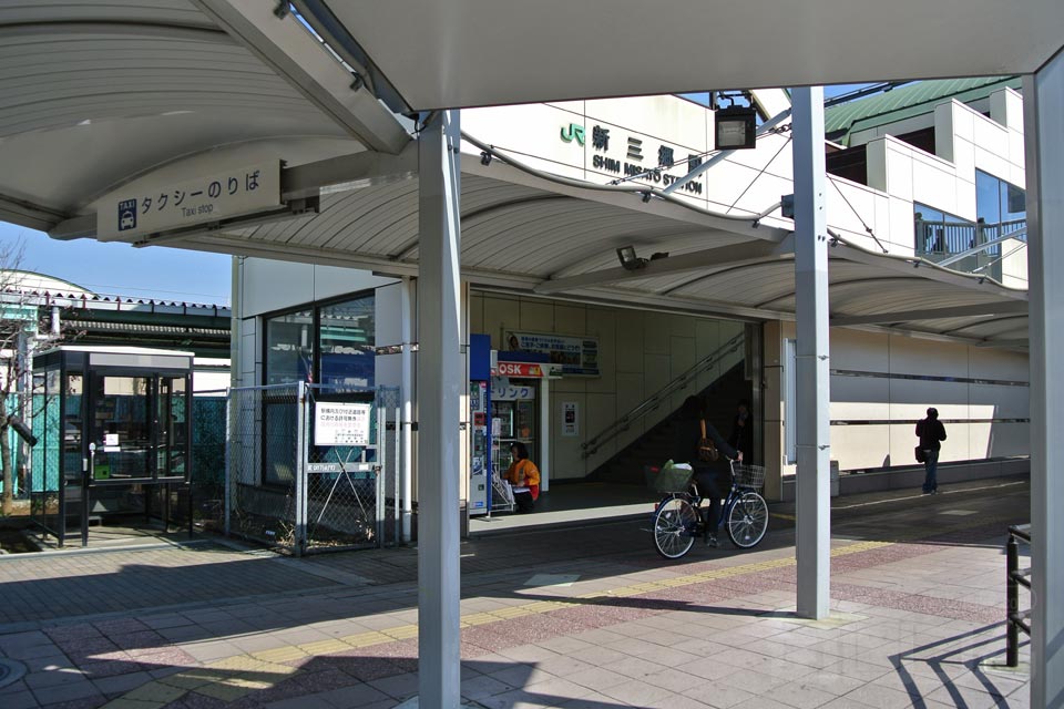 JR新三郷駅西口