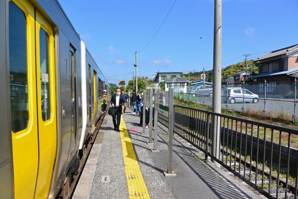 JR上総亀山駅ホーム(JR久留里線)