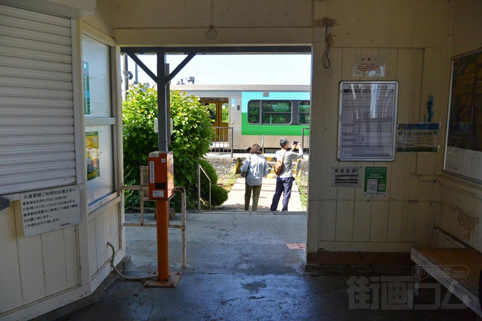 JR上総亀山駅改札口