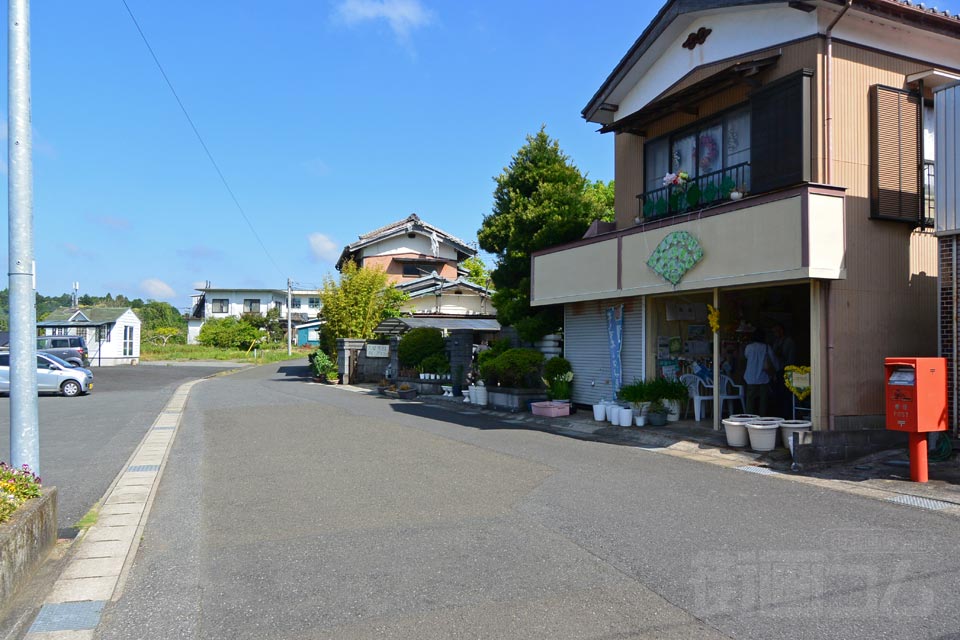JR上総亀山駅前