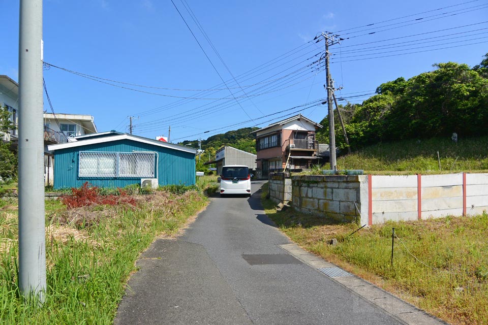 JR上総亀山駅前