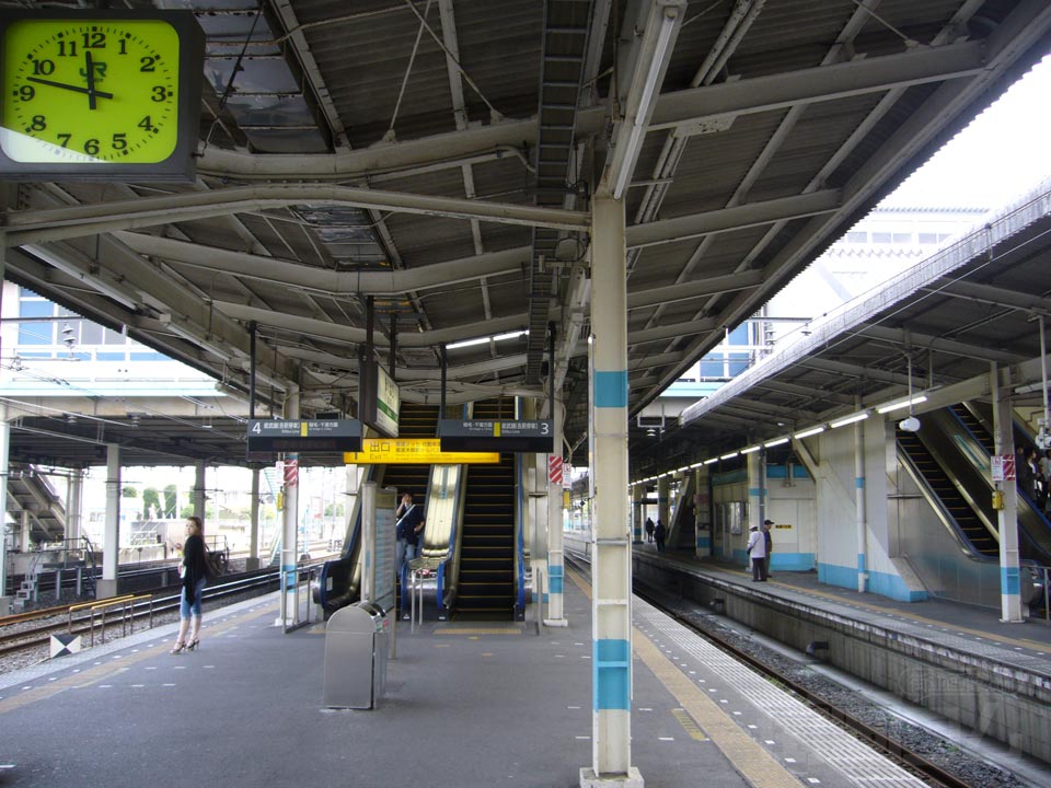 JR幕張駅ホーム(JR中央・総武線)