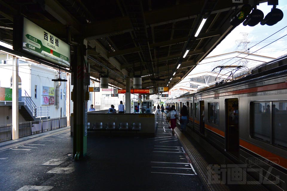 JR西船橋駅ホーム(JR武蔵野線・JR京葉線)