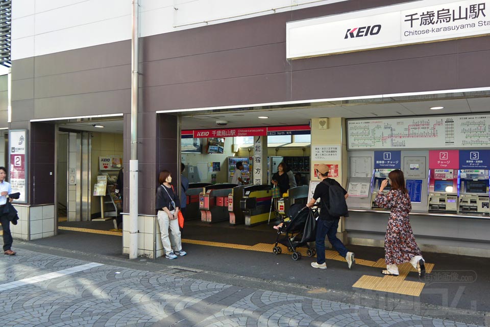 京王千歳烏山駅北口改札