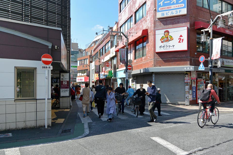 京王千歳烏山駅北口前