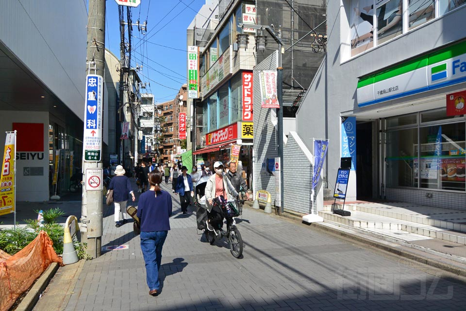 えるもーる烏山（烏山駅前通り商店街）