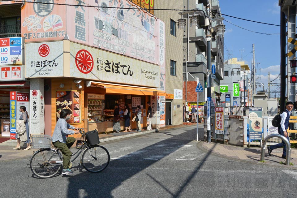 京王千歳烏山駅北口前