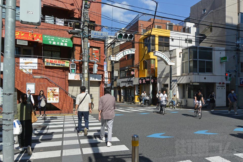 千歳烏山駅入口交差点
