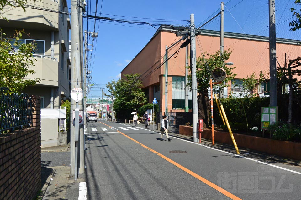 烏山中学校前バス停