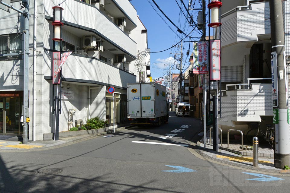 めぇ～る街（南烏山六丁目商店街）