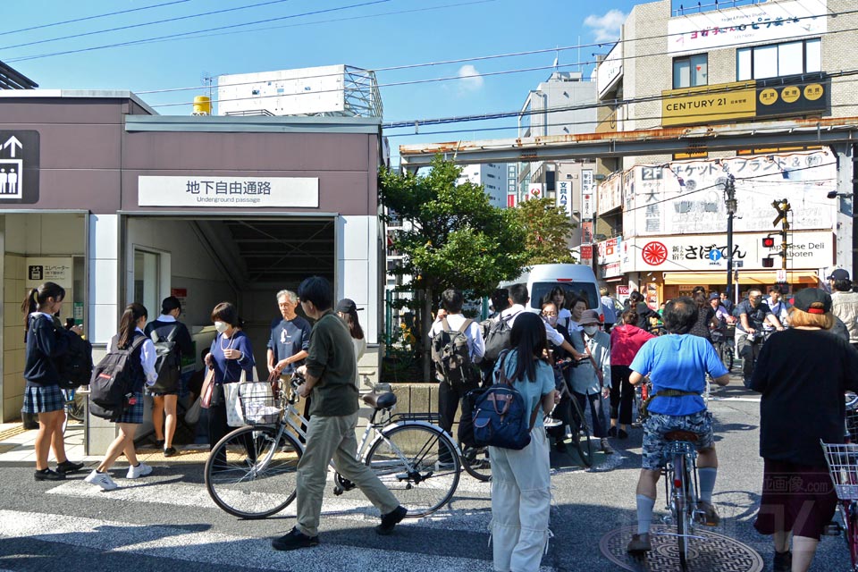 京王千歳烏山駅南口前
