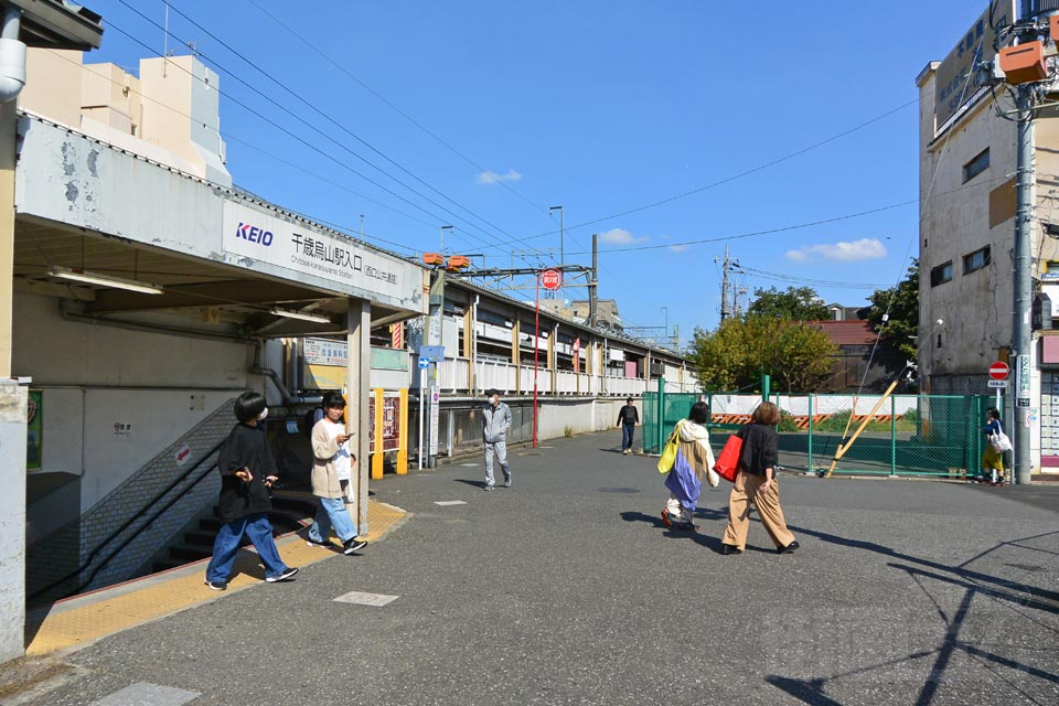 京王千歳烏山駅西口（南側）