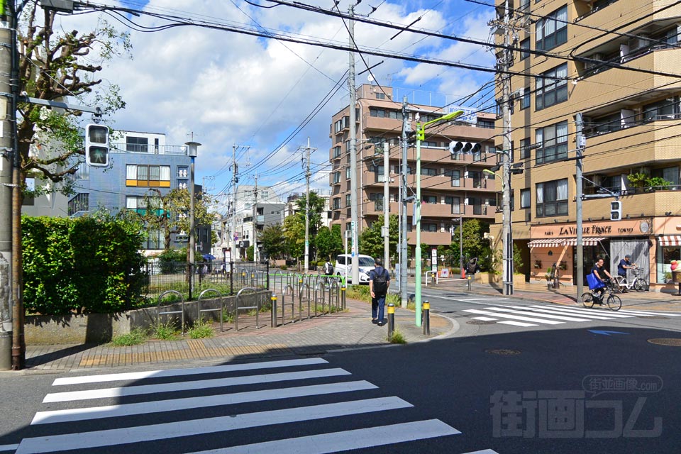 粕谷四丁目交差点