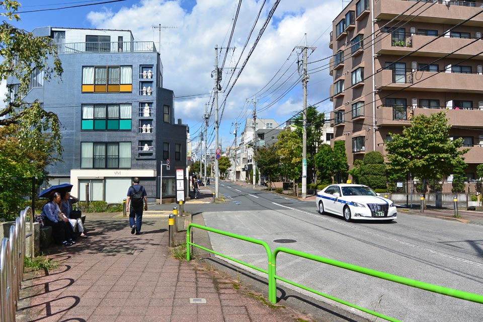 粕谷区民センター入口バス停