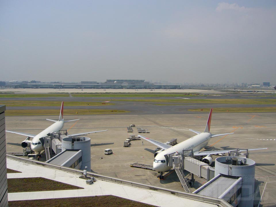 東京国際空港(羽田空港)第1ターミナルビル滑走路