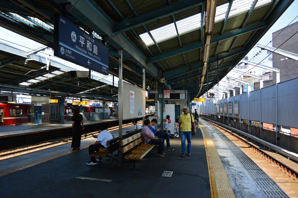 京急平和島駅ホーム(京急伊勢崎線)