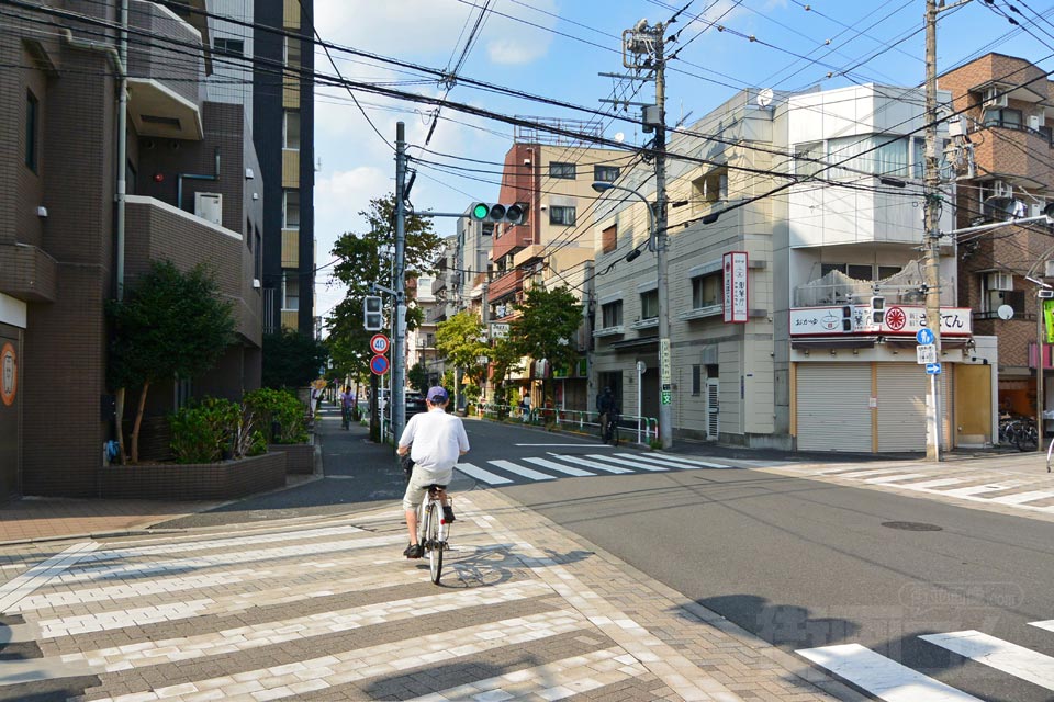 東十条三丁目交差点