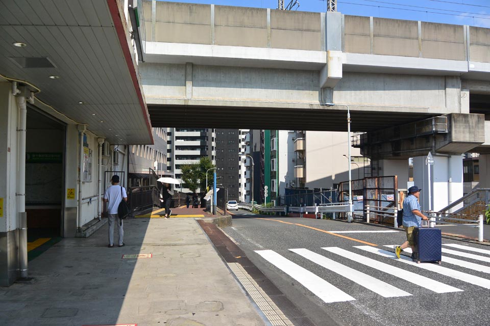 JR東十条駅南口前