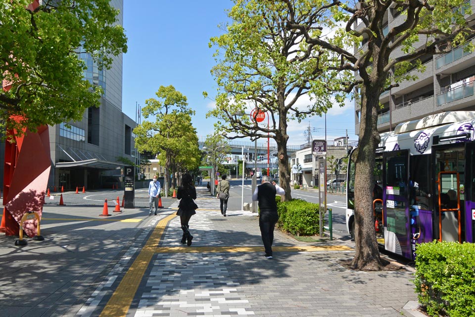 墨田区役所（勝海舟像入口）バス停