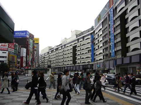 池袋駅東口