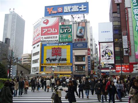 池袋駅東口