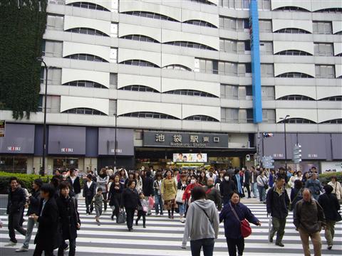 池袋駅東口