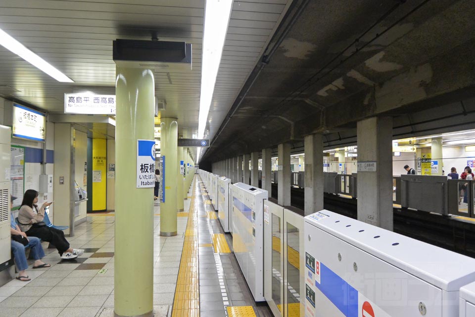 都営地下鉄板橋本町駅ホーム(都営地下鉄三田線)