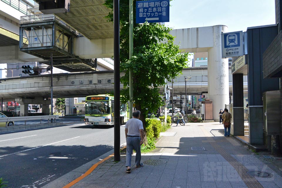 都営地下鉄板橋本町駅前