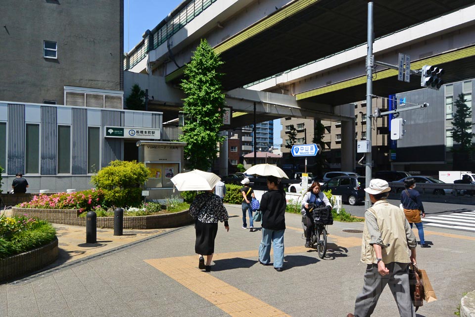 都営地下鉄板橋本町駅前